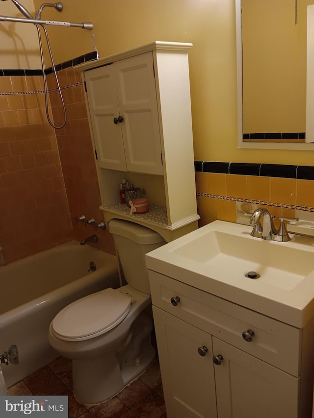 full bathroom featuring toilet, tiled shower / bath combo, backsplash, and vanity