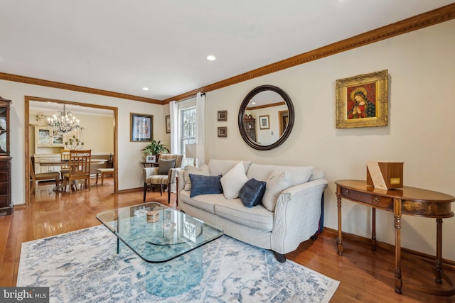 living room featuring crown molding, baseboards, wood finished floors, and recessed lighting