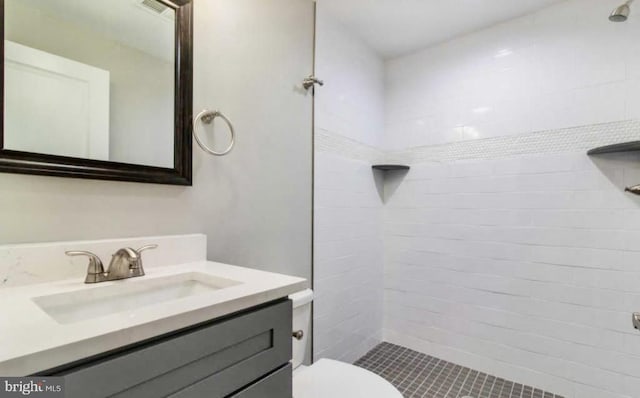2312 Pierce St, Philadelphia, PA 19145 - bathroom featuring a tile shower, vanity, and tile patterned flooring