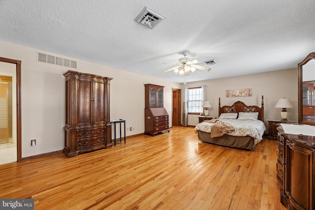 bedroom with ceiling fan, a textured ceiling, and light hardwood / wood-style flooring