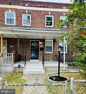 property entrance with covered porch