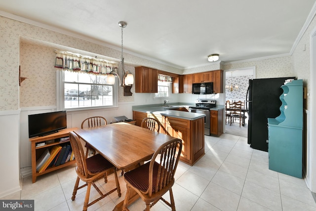 tiled dining area with crown molding, sink, and a notable chandelier