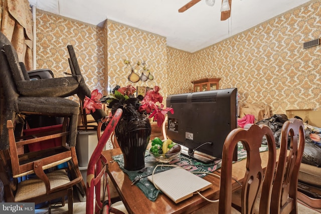 dining room with ceiling fan