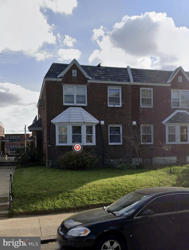 view of front of home with a front lawn