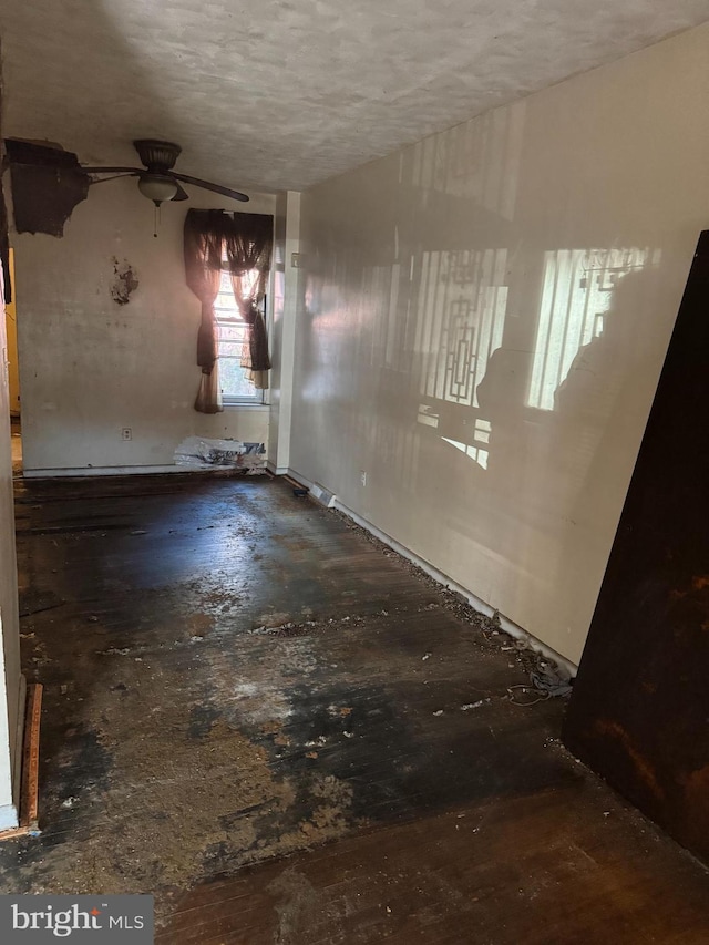 spare room with ceiling fan and a textured ceiling