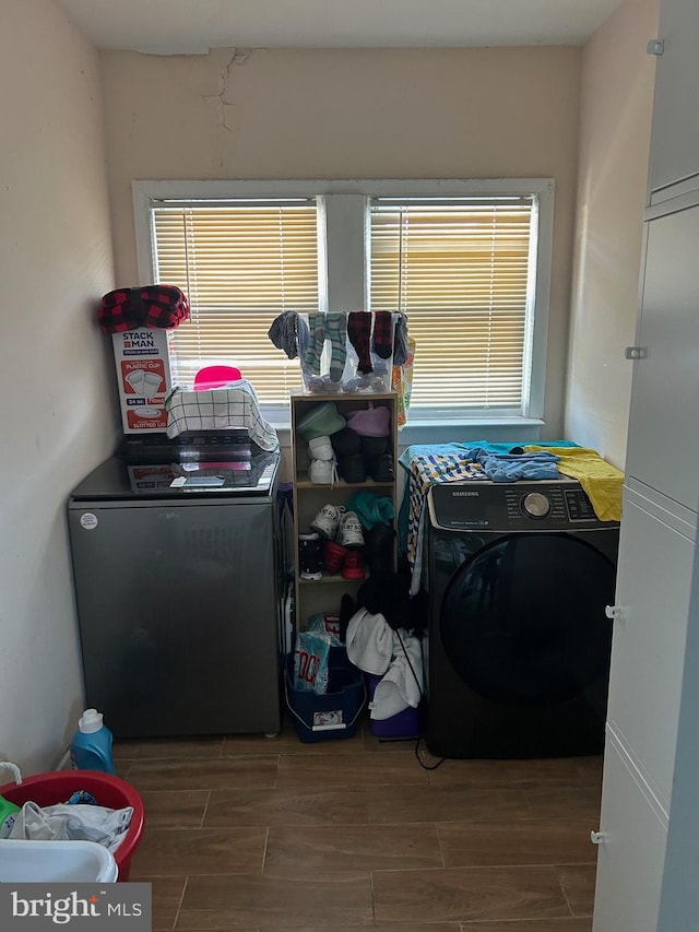 laundry room featuring cabinets and washer / dryer