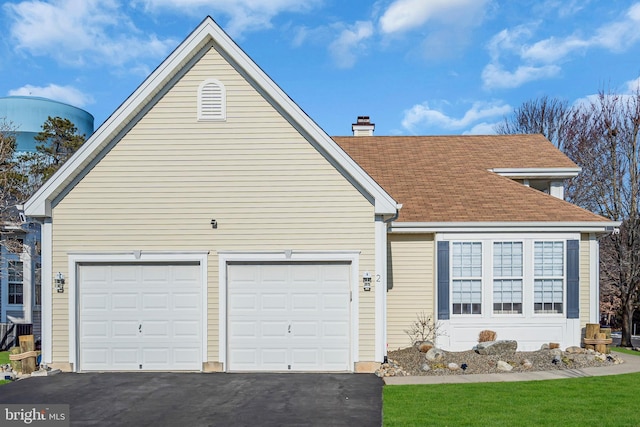 view of front facade featuring a garage