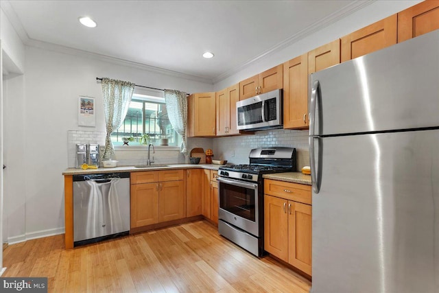 kitchen featuring tasteful backsplash, light hardwood / wood-style floors, sink, crown molding, and stainless steel appliances