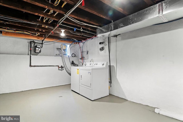 basement featuring washer and clothes dryer