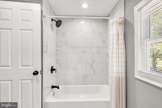 bathroom with shower / bath combo