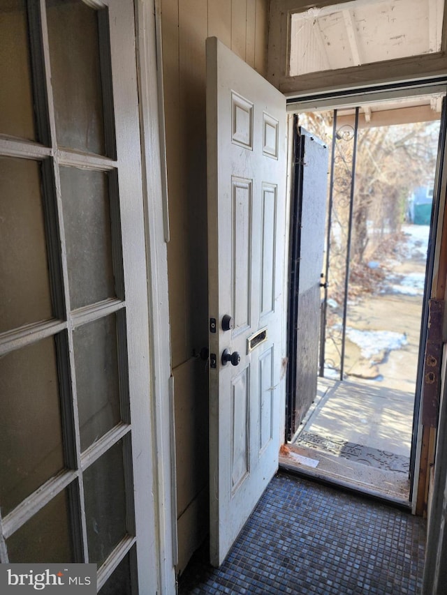 entryway featuring tile patterned floors