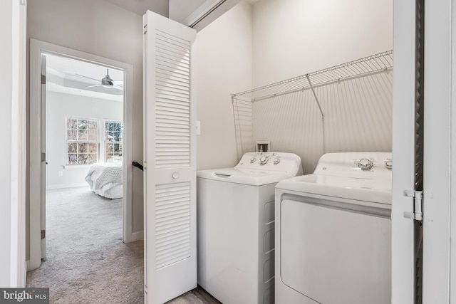 washroom with ceiling fan, light carpet, and washing machine and clothes dryer