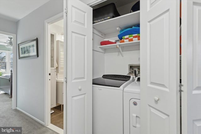 washroom with ceiling fan, light colored carpet, and washing machine and dryer