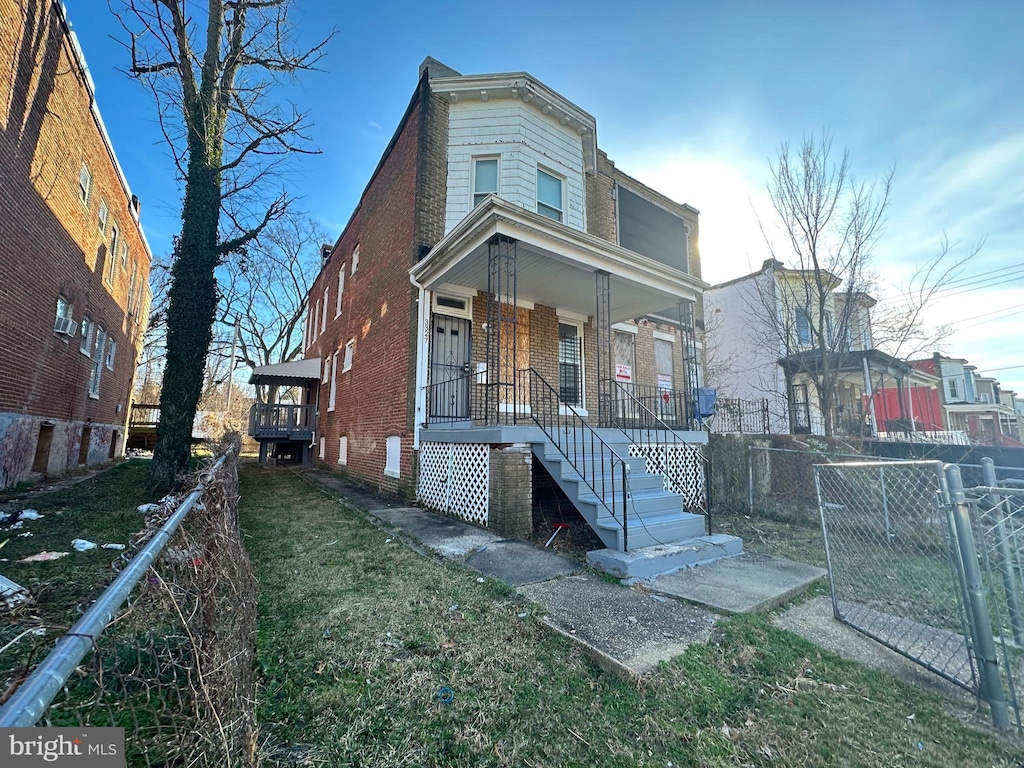 view of front of home featuring a front yard and a porch