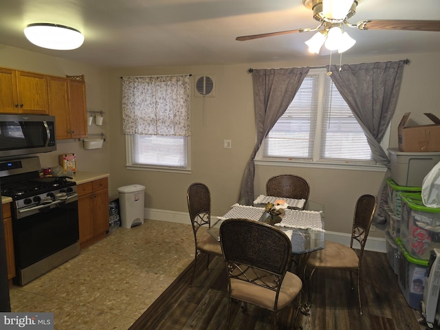 dining room with ceiling fan