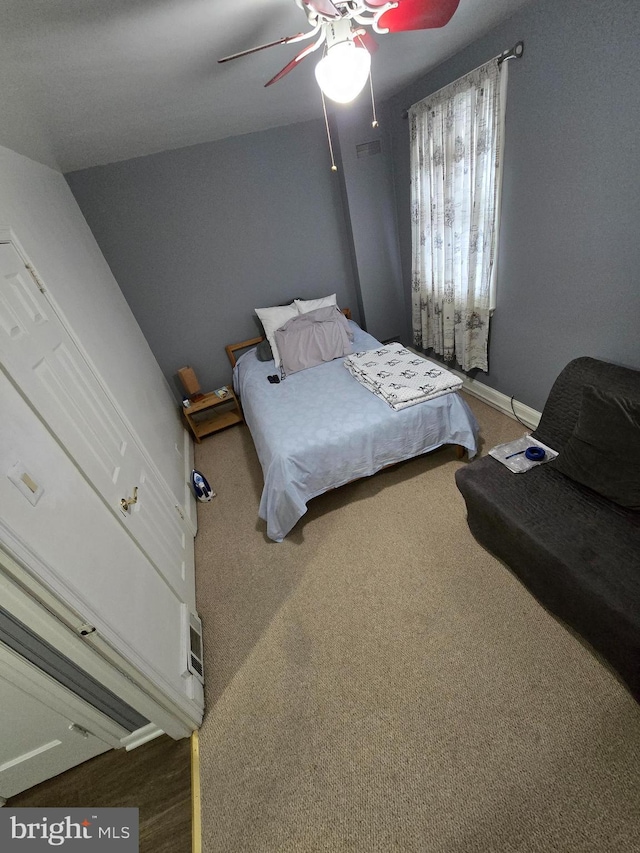 bedroom with ceiling fan