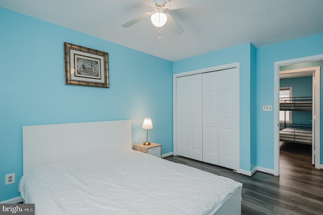 bedroom featuring dark hardwood / wood-style floors, ceiling fan, and a closet