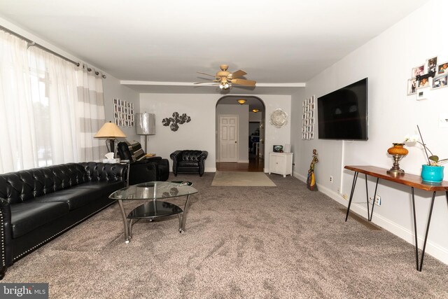 carpeted living room featuring ceiling fan