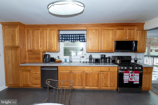 kitchen with sink, backsplash, black appliances, and a healthy amount of sunlight