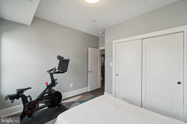 bedroom featuring a closet