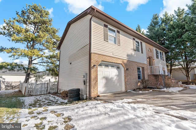 view of front facade featuring a garage