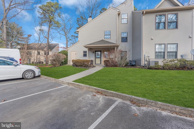 view of front of home featuring a front yard