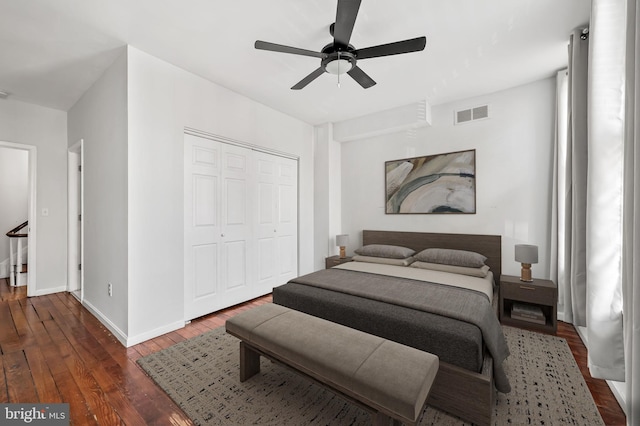 bedroom featuring dark hardwood / wood-style floors, ceiling fan, and a closet