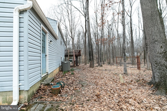 view of yard with cooling unit