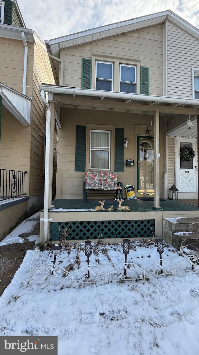 view of front facade with covered porch