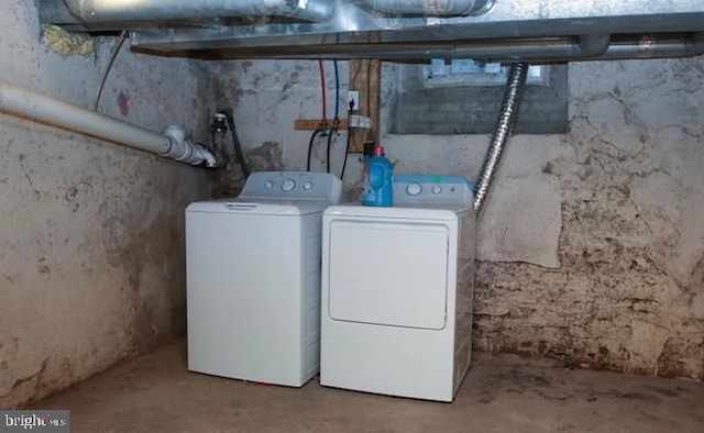 washroom featuring washer and clothes dryer