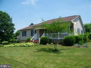 view of front facade featuring a front lawn and a deck