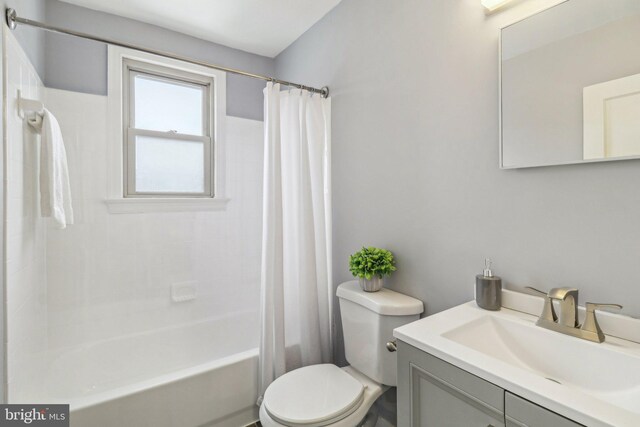 full bathroom featuring toilet, vanity, and shower / bath combo