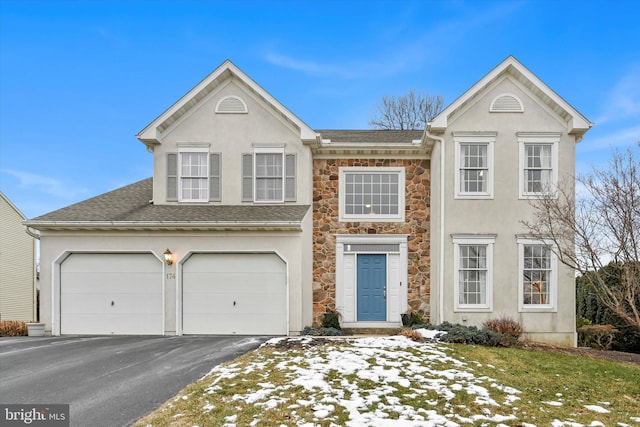 view of front property featuring a garage