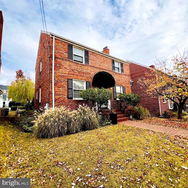 front facade featuring a front lawn