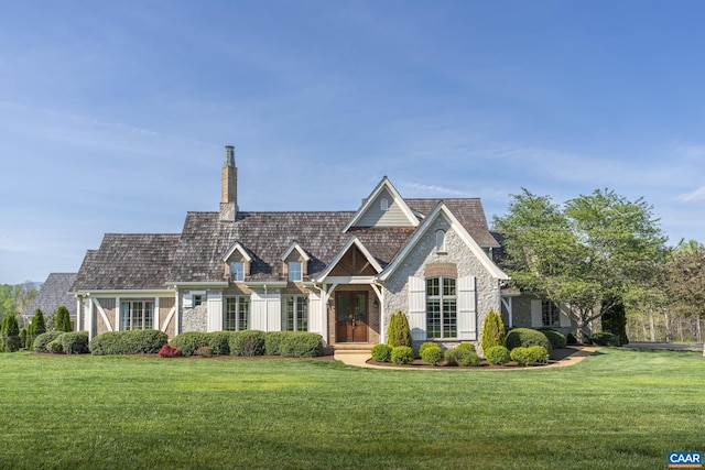 view of front of property with a front yard