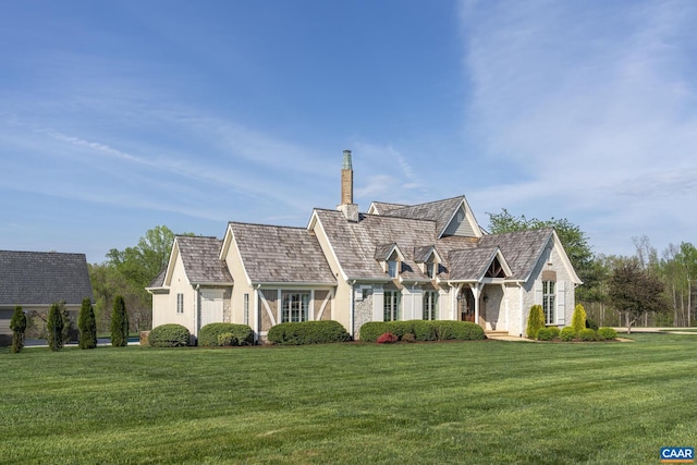 view of front of property with a front lawn