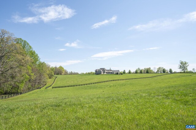 view of yard featuring a rural view