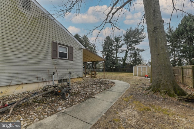 view of yard featuring a storage unit