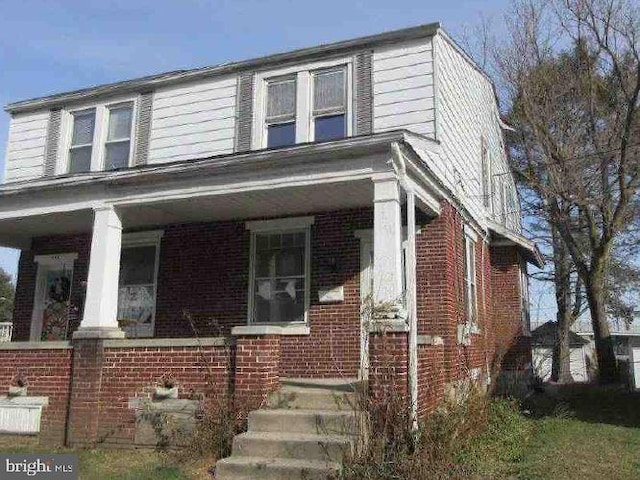 view of front of property with a porch