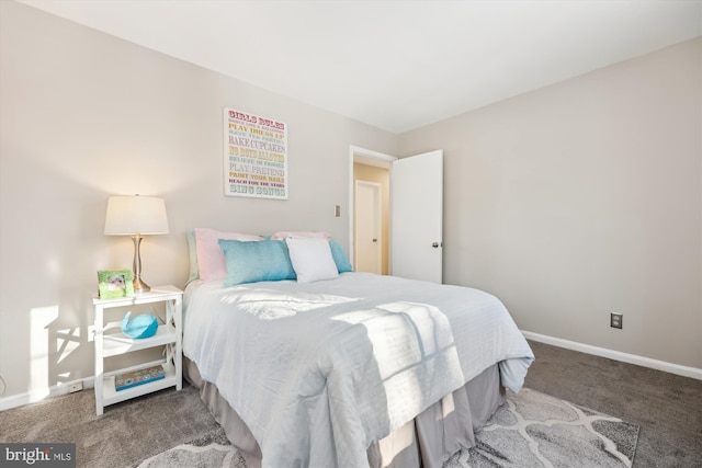 bedroom with carpet flooring