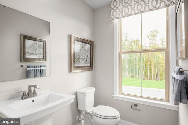 bathroom featuring toilet and sink