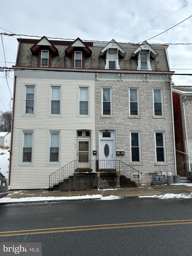 view of front of house