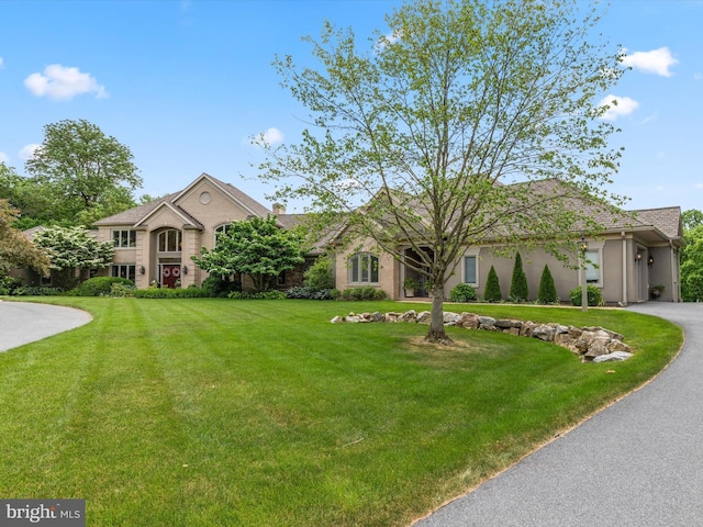 view of front of home featuring a garage and a front yard