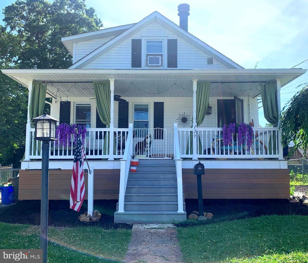 view of front of home featuring covered porch