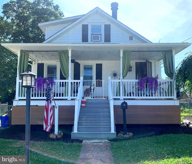 view of front of property featuring covered porch