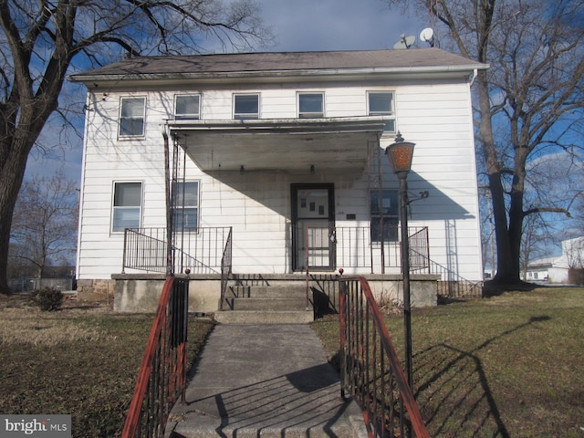 view of front facade with a front yard