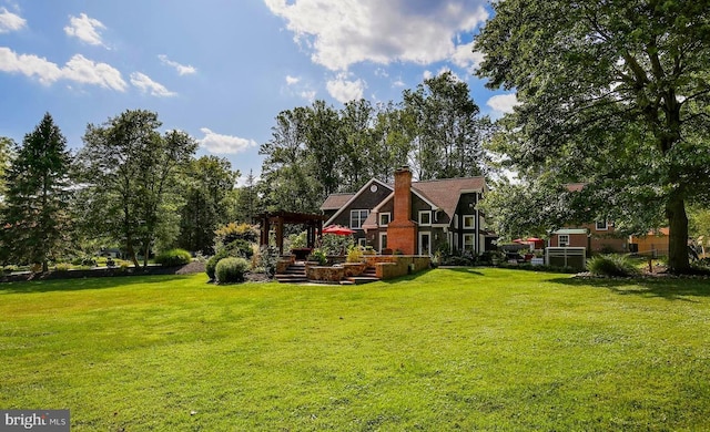 view of yard featuring a pergola