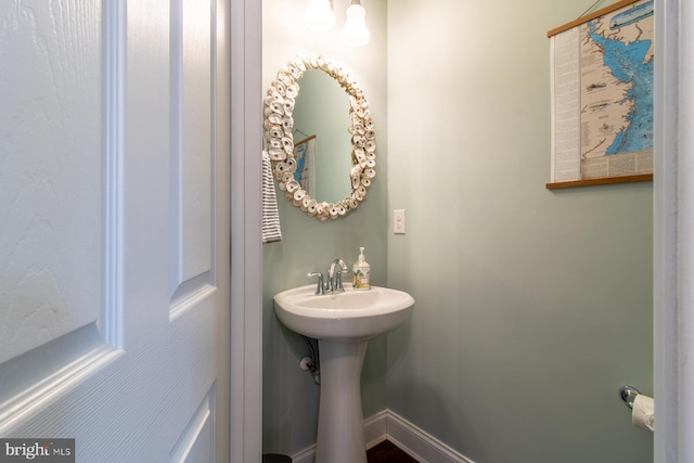 bathroom featuring sink