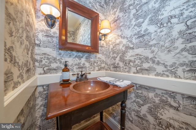 bathroom featuring sink