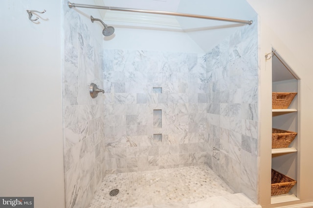 bathroom featuring a tile shower